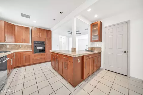 Kitchen - 4539 N 10th Ave, Phoenix, AZ 85013 photo 3 of 4