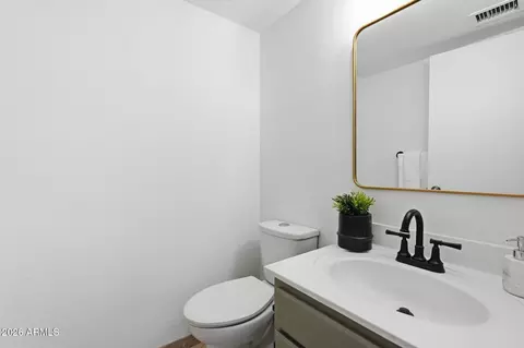 Bath - 17246 N 40th Pl, Phoenix, AZ 85032 photo 2 of 3