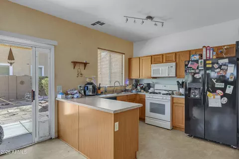 Kitchen - 7225 S 40th Ave, Phoenix, AZ 85041 photo 1 of 3