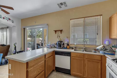 Kitchen - 7225 S 40th Ave, Phoenix, AZ 85041 photo 2 of 3