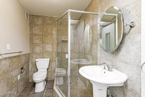 Bath - 3510 W Eugie Ave, Phoenix, AZ 85029 photo 1 of 3