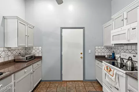 Kitchen - 9007 E Fox St, Mesa, AZ 85207 photo 4 of 6
