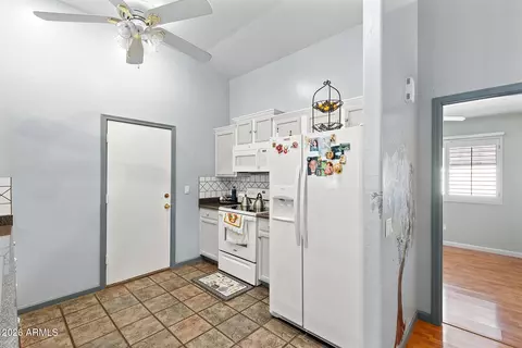Kitchen - 9007 E Fox St, Mesa, AZ 85207 photo 3 of 6