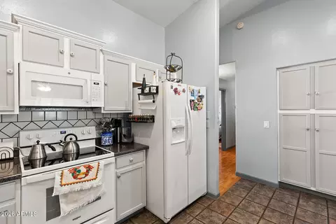 Kitchen - 9007 E Fox St, Mesa, AZ 85207 photo 5 of 6
