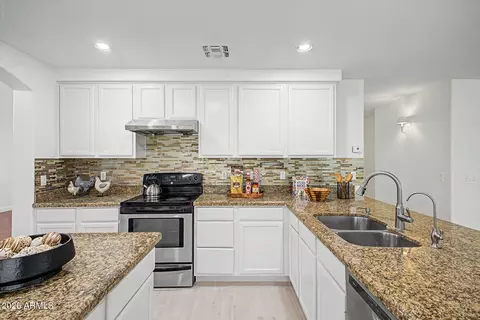 Kitchen - 3358 E Park Ave, Gilbert, AZ 85234 photo 4 of 5