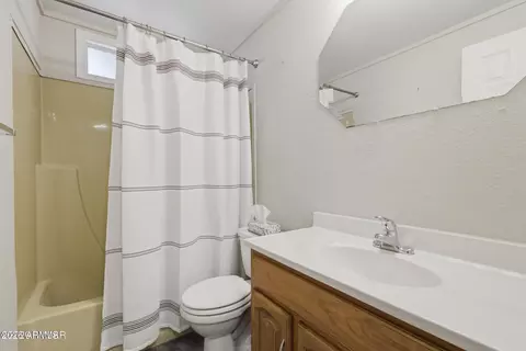 Bath - 154 W Pine Shadow Dr, Lakeside, AZ 85929 photo 2 of 2