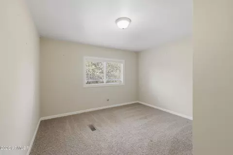 Bedroom - 154 W Pine Shadow Dr, Lakeside, AZ 85929 photo 3 of 4