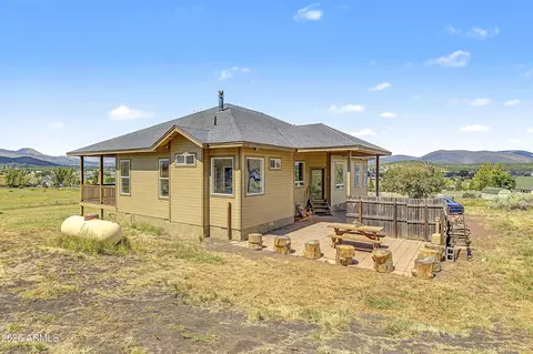 Exterior - 9013 Beasley Rd, Flagstaff, AZ 86004 photo 5 of 7