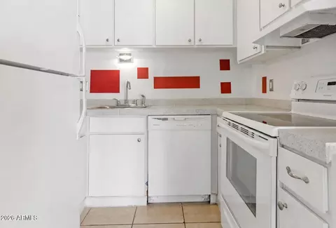 Kitchen - 1006 E Osborn Rd #D, Phoenix, AZ 85014 photo 2 of 2