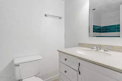 Bath - 1006 E Osborn Rd #D, Phoenix, AZ 85014 photo 1 of 2