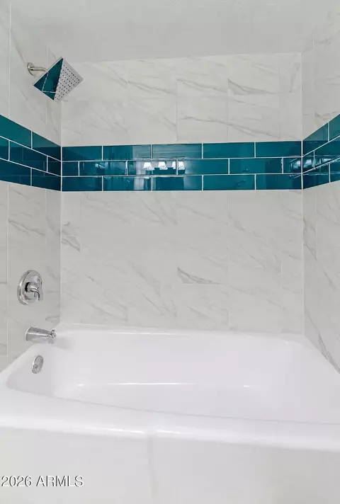 Bath - 1006 E Osborn Rd #D, Phoenix, AZ 85014 photo 2 of 2