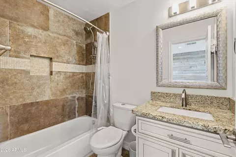 Bath - 4145 E Glenrosa Ave, Phoenix, AZ 85018 photo 4 of 4