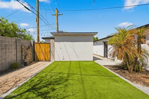 Exterior - 4145 E Glenrosa Ave, Phoenix, AZ 85018 photo 6 of 8