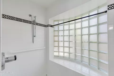 Bath - 2522 E Oregon Ave, Phoenix, AZ 85016 photo 2 of 3