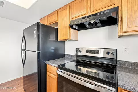 Kitchen - 6649 N 27th Ave, Phoenix, AZ 85017 photo 3 of 4