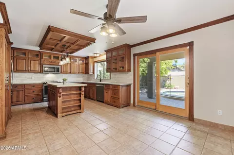 Kitchen - 4658 E Kelly Dr, Gilbert, AZ 85234 photo 2 of 6