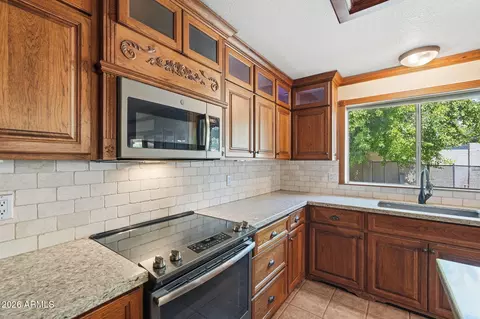 Kitchen - 4658 E Kelly Dr, Gilbert, AZ 85234 photo 6 of 6