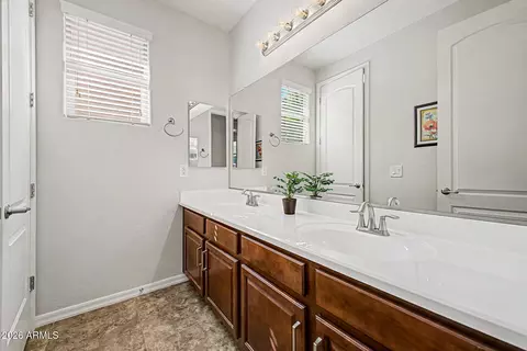 Bath - 2725 E Narrowleaf Dr, Gilbert, AZ 85298 photo 3 of 4