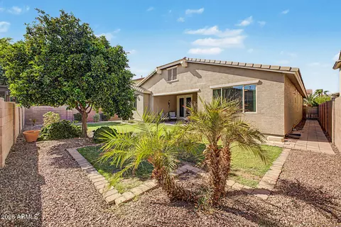 Exterior - 2725 E Narrowleaf Dr, Gilbert, AZ 85298 photo 4 of 4