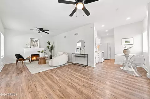 Living - 1005 E Moreland St, Phoenix, AZ 85006 photo 3 of 7