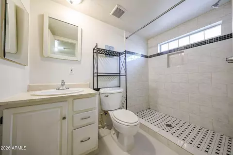 Bath - 1005 E Moreland St, Phoenix, AZ 85006 photo 5 of 5