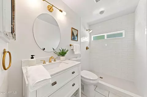 Bath - 1005 E Moreland St, Phoenix, AZ 85006 photo 1 of 5