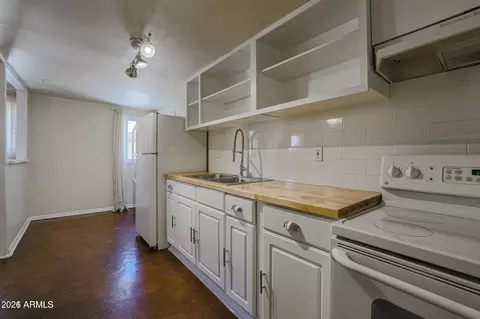 Kitchen - 1005 E Moreland St, Phoenix, AZ 85006 photo 4 of 6