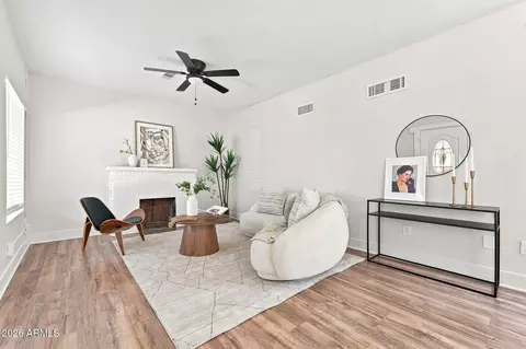 Living - 1005 E Moreland St, Phoenix, AZ 85006 photo 1 of 7