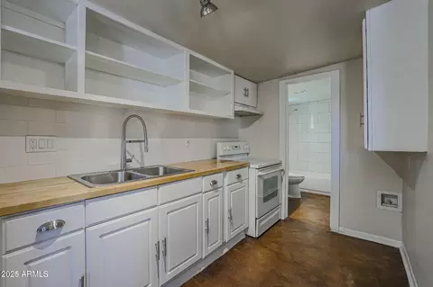 Kitchen - 1005 E Moreland St, Phoenix, AZ 85006 photo 5 of 6