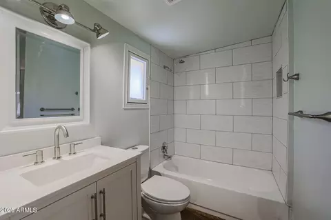 Bath - 1005 E Moreland St, Phoenix, AZ 85006 photo 4 of 5