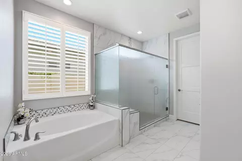 Bath - 4442 W Ruby Dr, Eloy, AZ 85131 photo 4 of 5