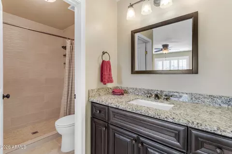 Bath - 5525 E Thomas Rd #D5, Phoenix, AZ 85018 photo 3 of 5