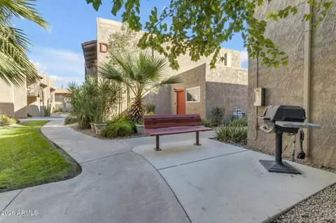 Exterior - 5525 E Thomas Rd #D5, Phoenix, AZ 85018 photo 2 of 5