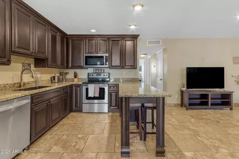 Kitchen - 5525 E Thomas Rd #D5, Phoenix, AZ 85018 photo 3 of 4