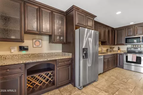 Kitchen - 5525 E Thomas Rd #D5, Phoenix, AZ 85018 photo 2 of 4