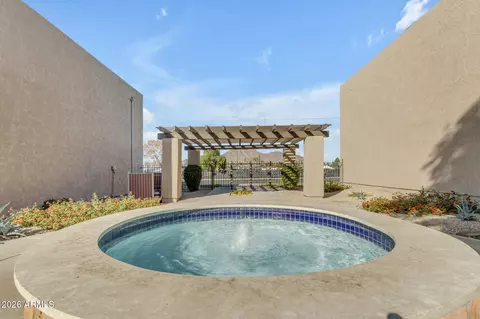 Exterior - 5525 E Thomas Rd #D5, Phoenix, AZ 85018 photo 1 of 5
