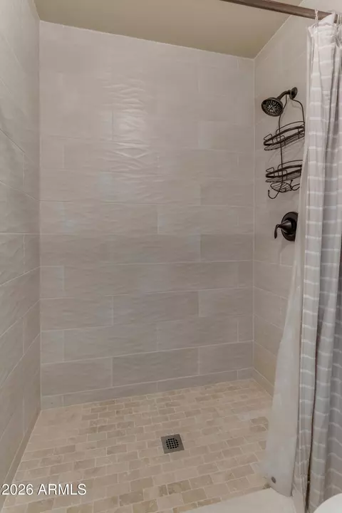 Bath - 5525 E Thomas Rd #D5, Phoenix, AZ 85018 photo 1 of 5
