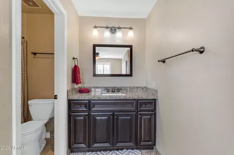 Bath - 5525 E Thomas Rd #D5, Phoenix, AZ 85018 photo 2 of 5
