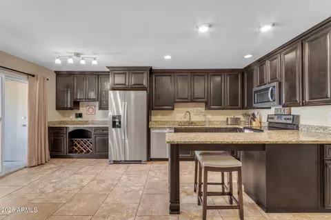 Kitchen - 5525 E Thomas Rd #D5, Phoenix, AZ 85018 photo 1 of 4
