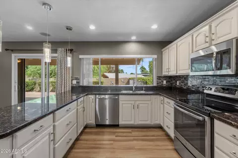 Kitchen - 4016 E Shangri La Rd, Phoenix, AZ 85028 photo 2 of 3
