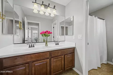 Bath - 2560 E Coconino Way, Gilbert, AZ 85298 photo 2 of 4