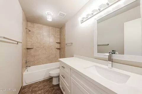 Bath - 525 E Taro Ln, Phoenix, AZ 85024 photo 2 of 3