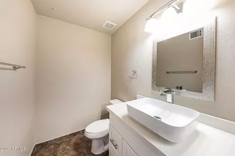 Bath - 525 E Taro Ln, Phoenix, AZ 85024 photo 3 of 3