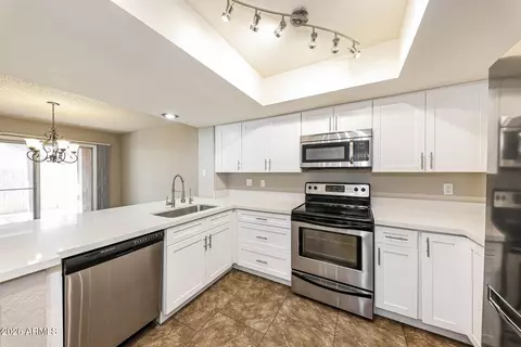 Kitchen - 525 E Taro Ln, Phoenix, AZ 85024 photo 2 of 2