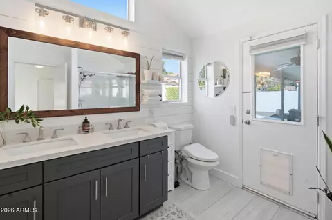 Bath - 3526 E Utopia Rd, Phoenix, AZ 85050 photo 1 of 2