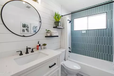 Bath - 3526 E Utopia Rd, Phoenix, AZ 85050 photo 2 of 2