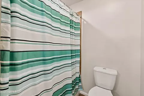 Bath - 3501 E Apricot Ln, Gilbert, AZ 85298 photo 5 of 6
