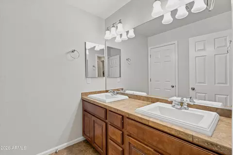 Bath - 3501 E Apricot Ln, Gilbert, AZ 85298 photo 4 of 6