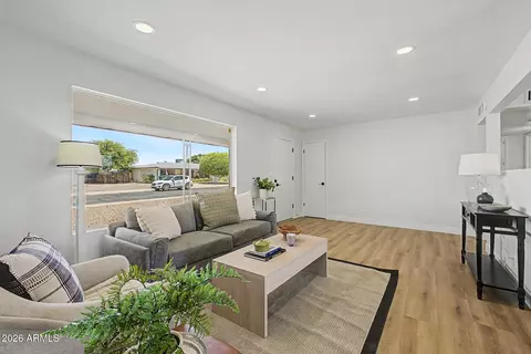 Living - 5325 E Des Moines St, Mesa, AZ 85205 photo 2 of 3