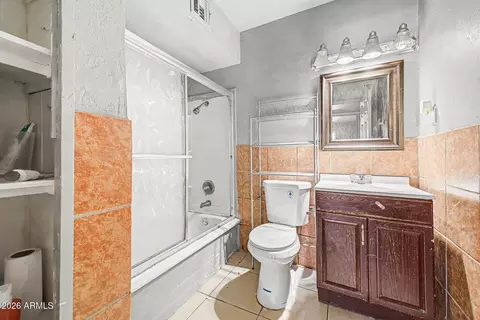 Bath - 6020 N 31st Dr, Phoenix, AZ 85017 photo 2 of 2